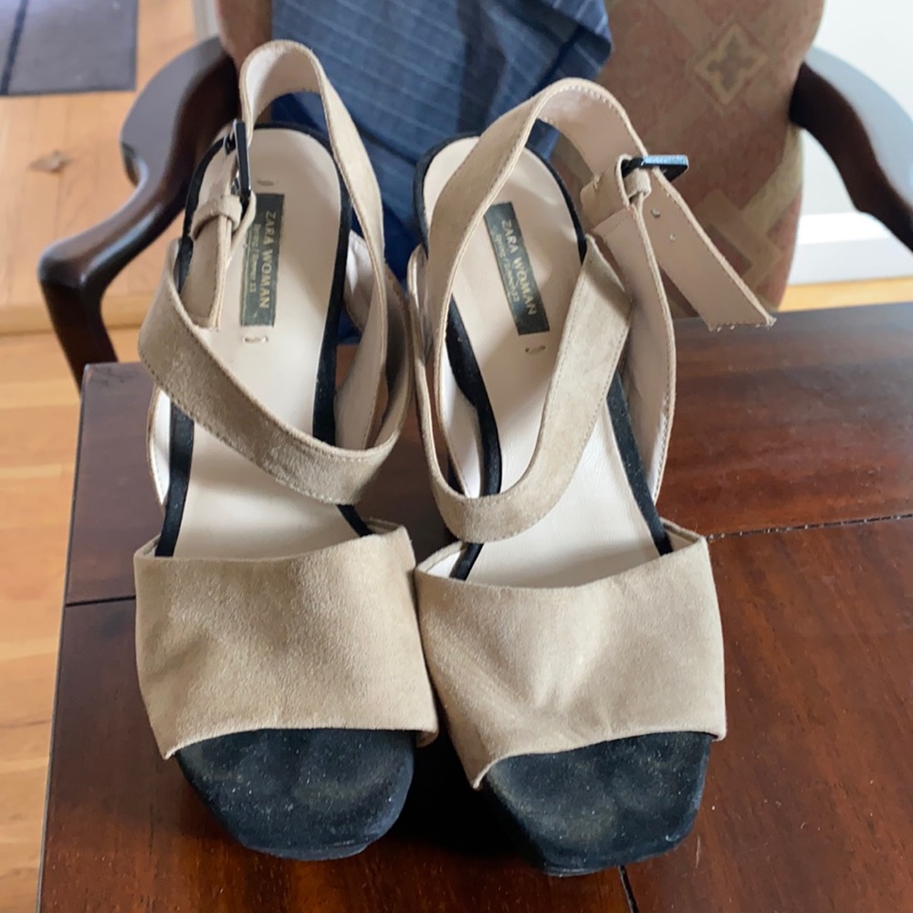 Beautiful Sz 6 Suede Zara Platforms